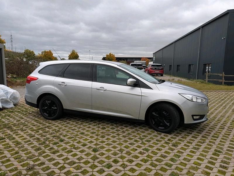 Silber Gebraucht 2016 Ford Focus Kombi | 5.500 € (Superpreis) - Bild 1/4