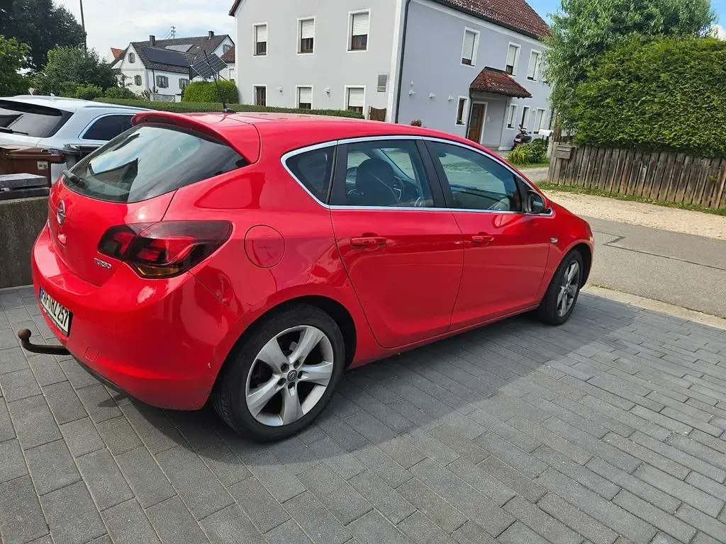 Gebraucht Opel Astra Sport 140 PS (102 kW) 2010 Rot Limousine