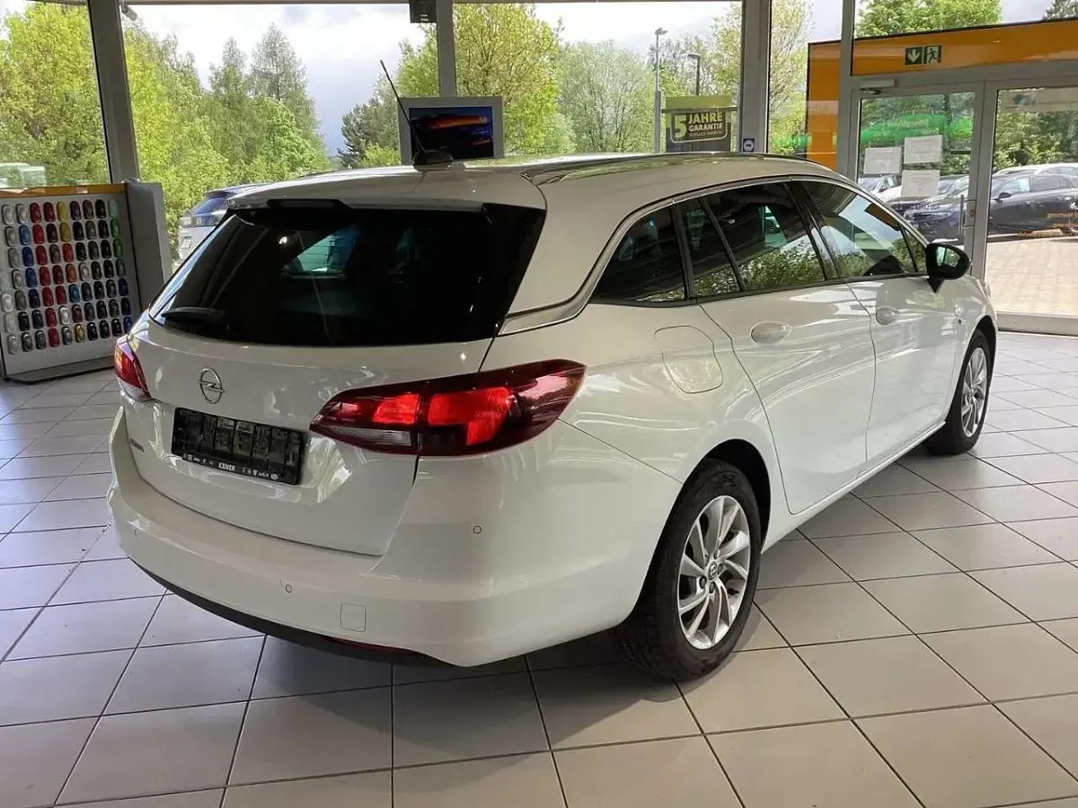 Usata Opel Astra Elegance 122 CV (89 kW) 2022 Bianco Utilitaria
