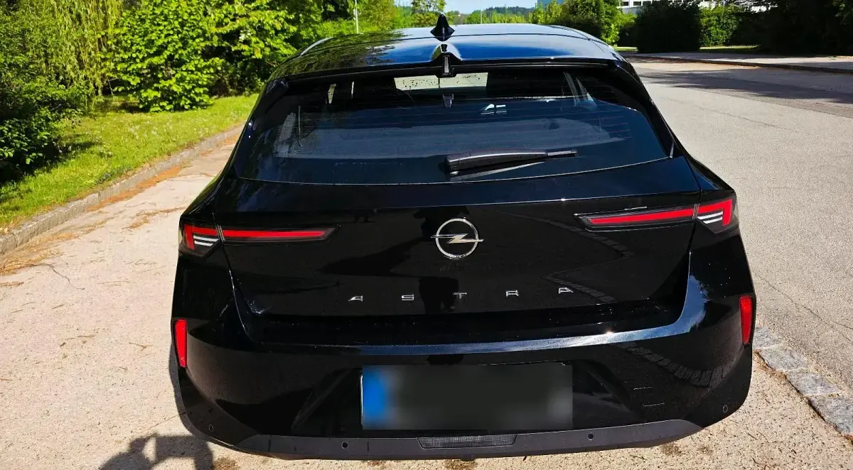 Usado Opel Astra 110 HP (80 kW) 2023 Preto Citadino