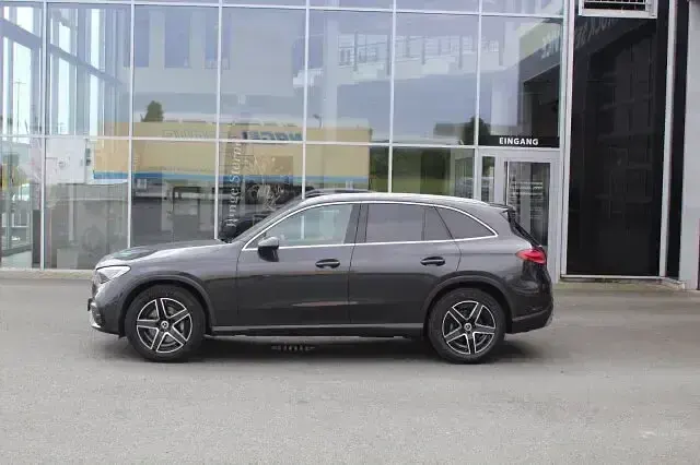 Gebraucht Mercedes GLC220 AMG 197 PS (144 kW) 2025 Grau SUV
