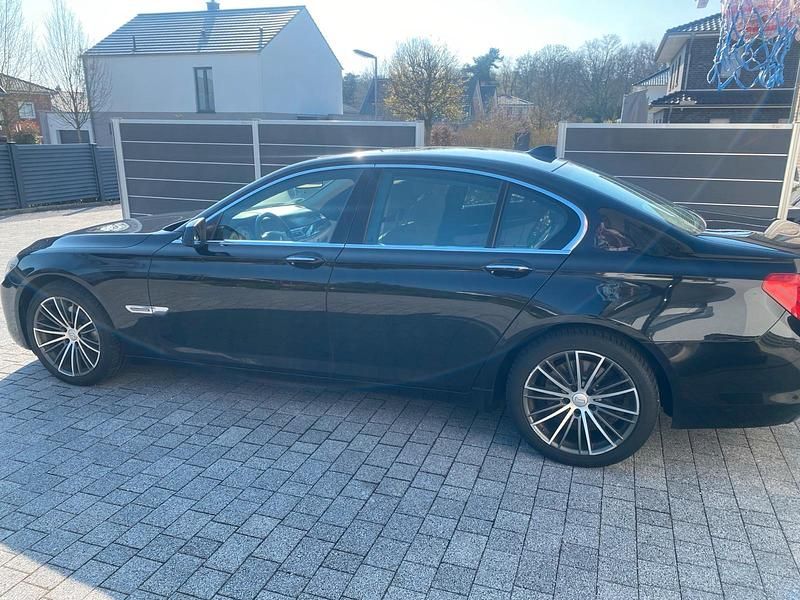 Gebraucht BMW 730 Comfort Edition 245 PS (180 kW) 2011 Schwarz Limousine