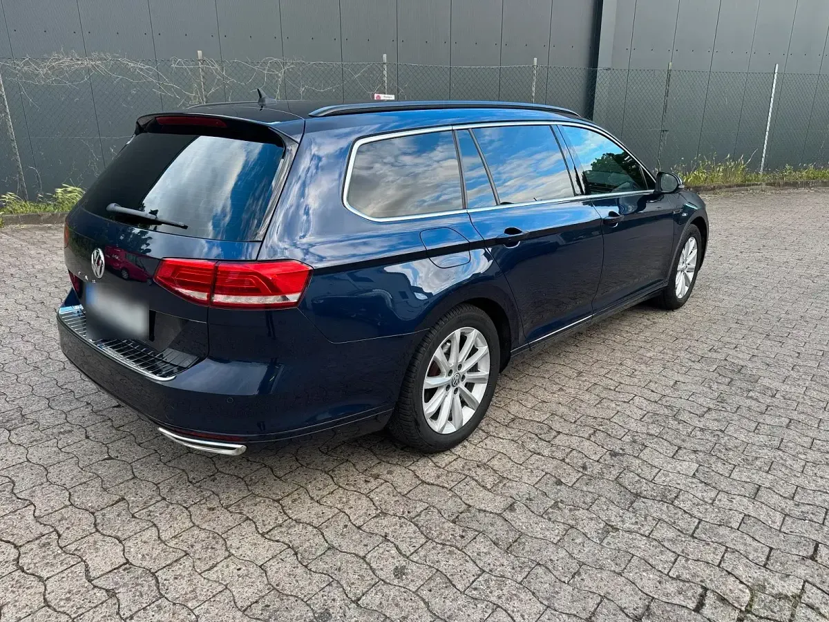 Gebraucht VW Passat R-line 150 PS (110 kW) 2017 Blau Kombi