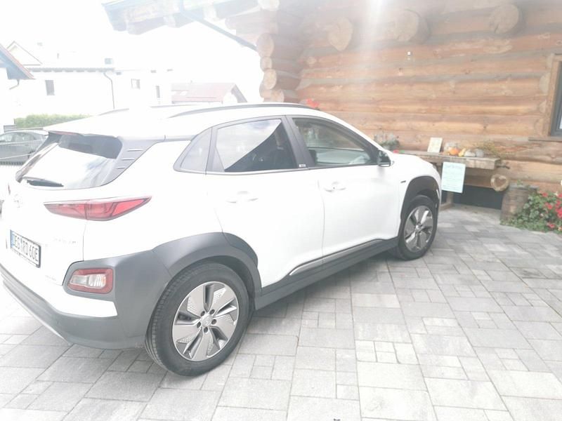 Weiß Gebraucht 2021 Hyundai Kona SUV | 16.400 € - Bild 1/4