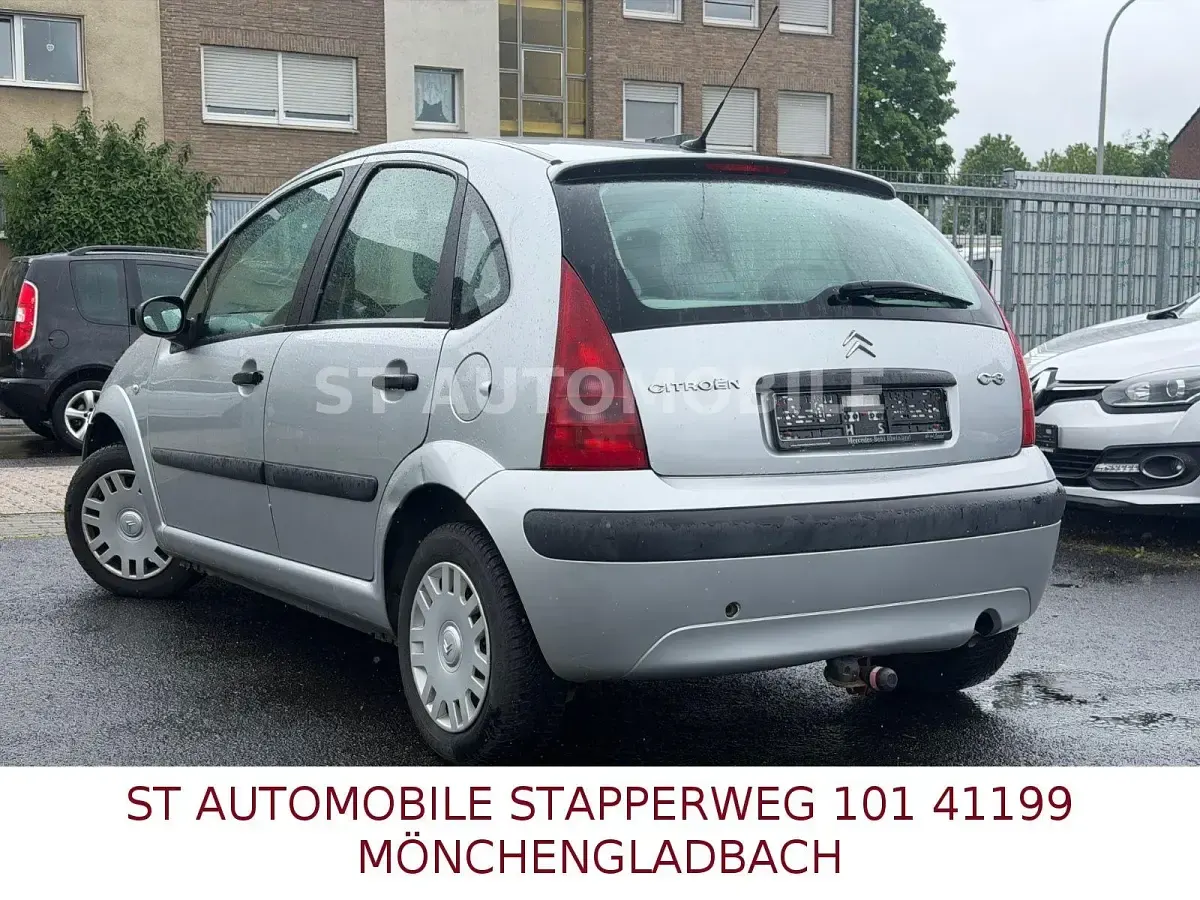 Usado Citroën C3 Advance 60 CV (44 kW) 2005 Negro Utilitario