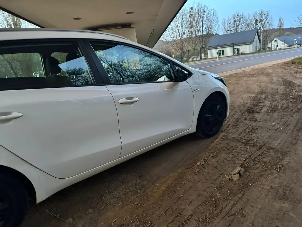 Używany Kia Ceed 101 KM (74 kW) 2016 Biały Hatchback