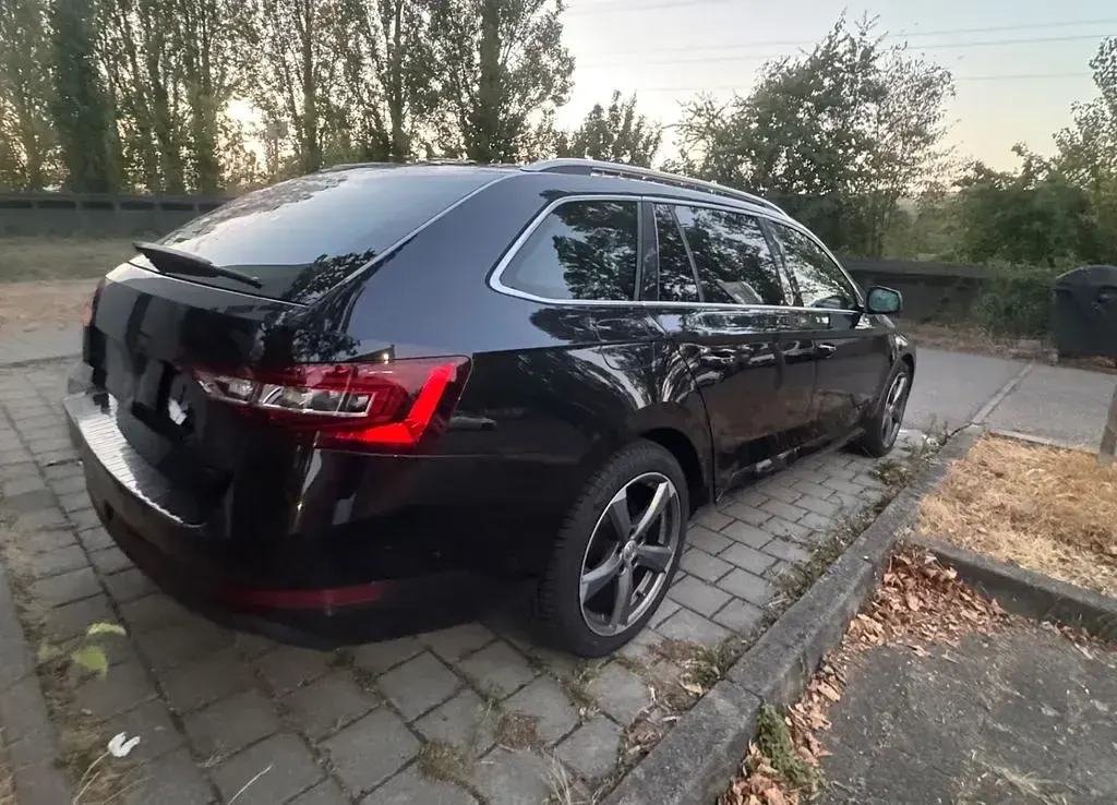 Gebraucht Skoda Superb Ambition 190 PS (139 kW) 2017 Schwarz Limousine