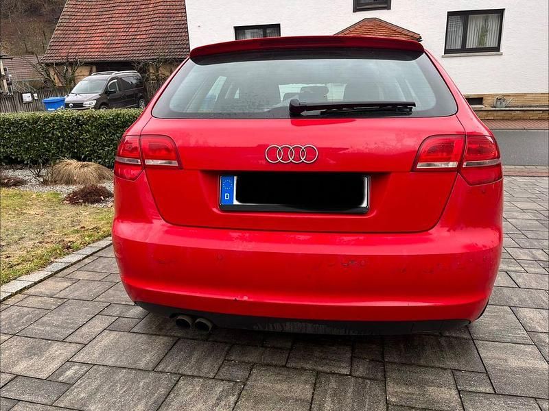 Gebraucht Audi A3 Attraction 125 PS (91 kW) 2010 Rot Kleinwagen