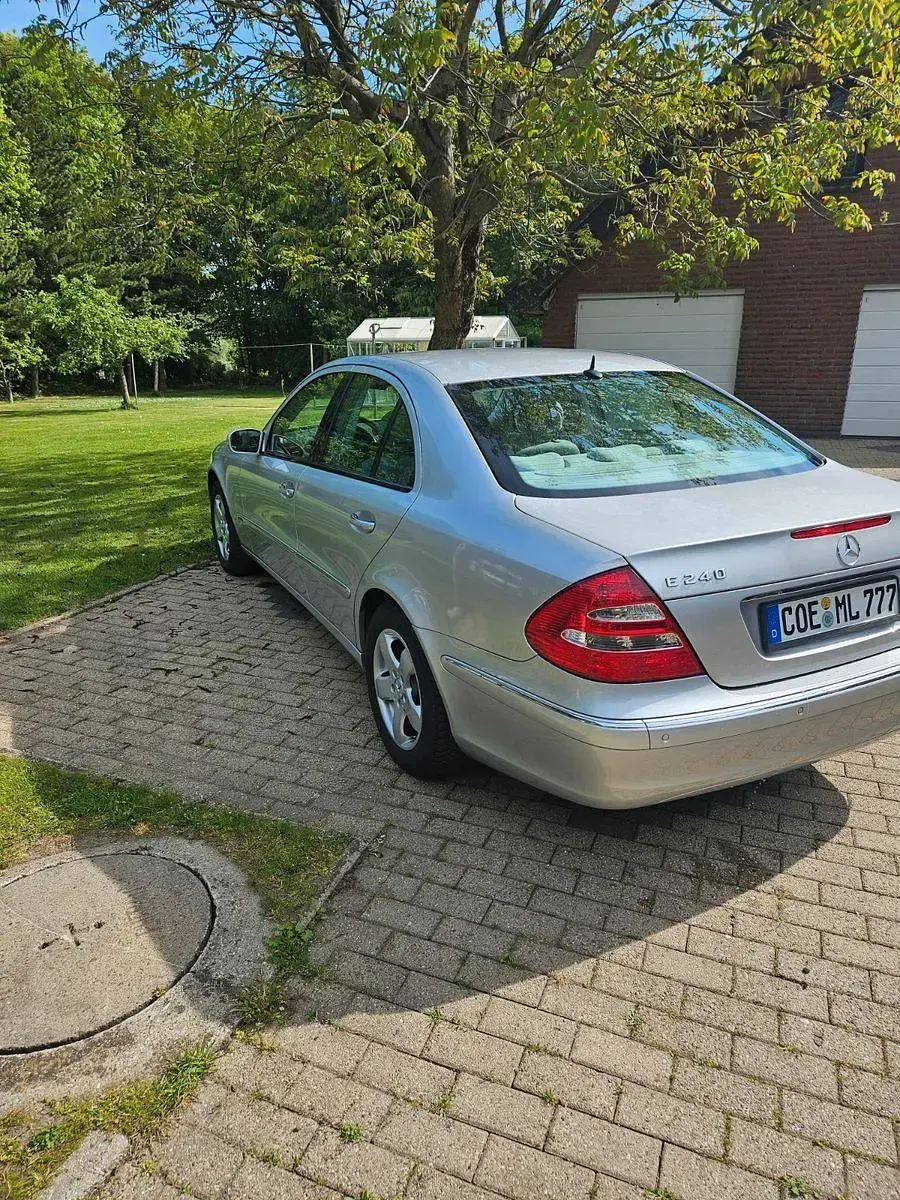 Gebraucht Mercedes E240 Elegance 177 PS (130 kW) 2003 Silber Limousine