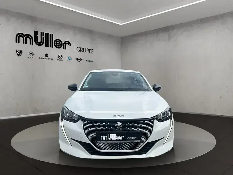 Gebraucht Peugeot e-208 Active 100 kW (136 PS) 2022 Weiss Kleinwagen
