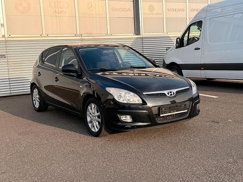 Gebraucht Hyundai i30 Style 140 PS (102 kW) 2008 Schwarz Kleinwagen