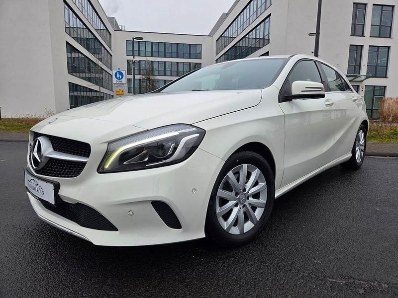 Weiß Gebraucht 2016 Mercedes A160 Limousine | 12.800 € (Fairer Preis) - Bild 1/4