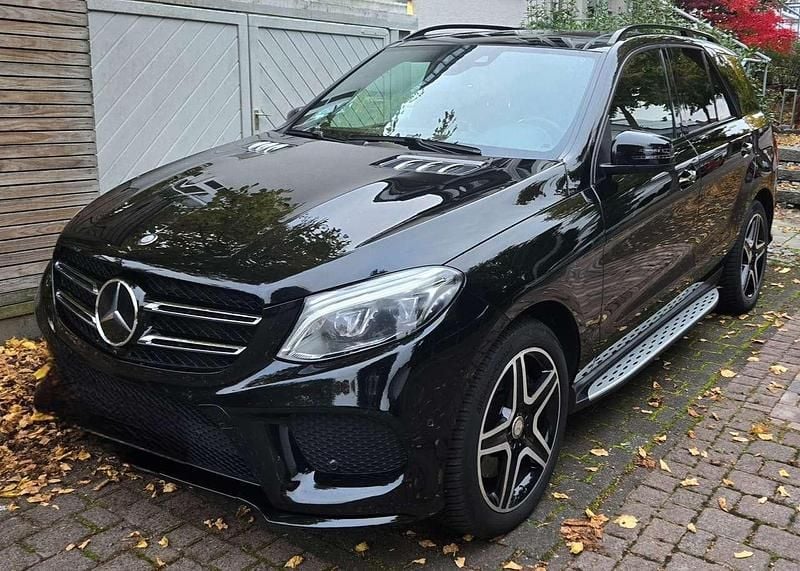 Schwarz Gebraucht 2016 Mercedes GLE500 AMG line SUV | 42.750 € (Teuer) - Bild 1/4