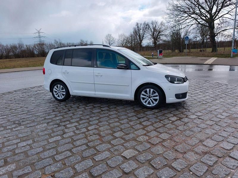 Gebraucht VW Touran 140 PS (102 kW) 2012 Weiß Van / Kleinbus