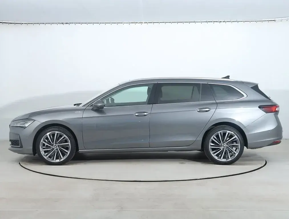 Gebraucht Skoda Superb 265 PS (194 kW) 2025 Grau Limousine