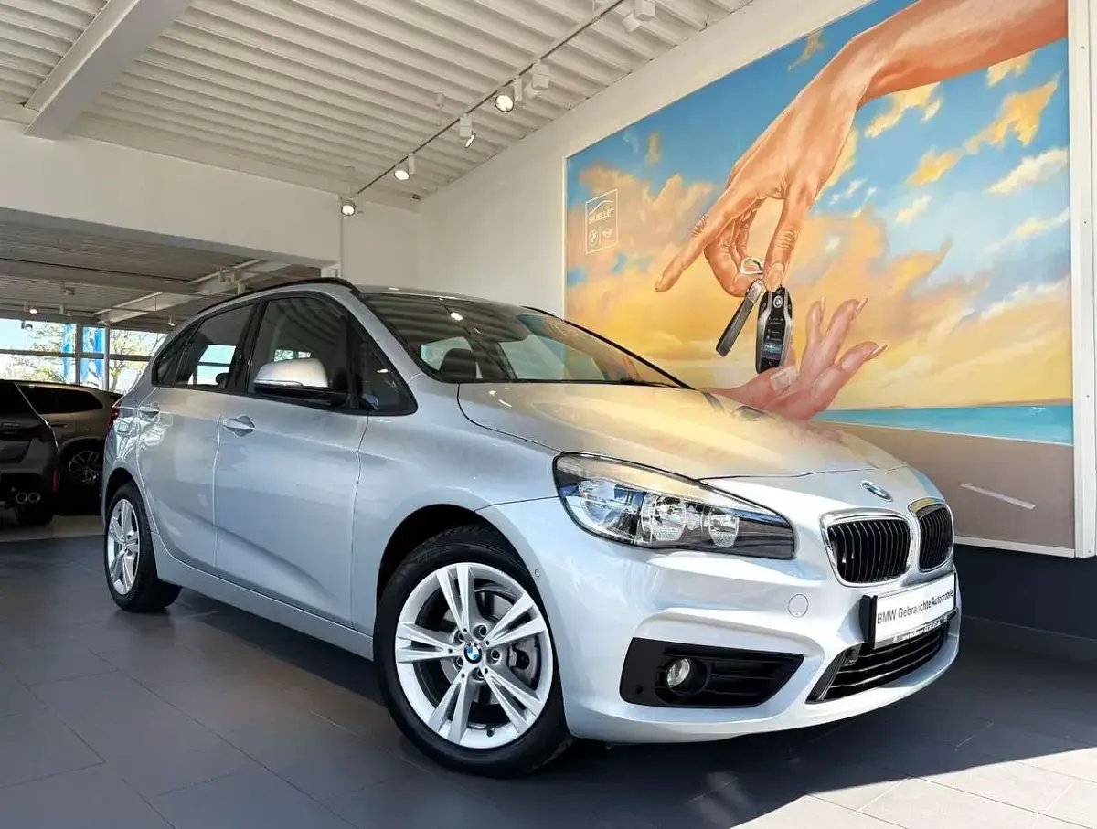 Gebraucht BMW 218 136 PS (100 kW) 2016 Glaciersilber metallic Van / Kleinbus