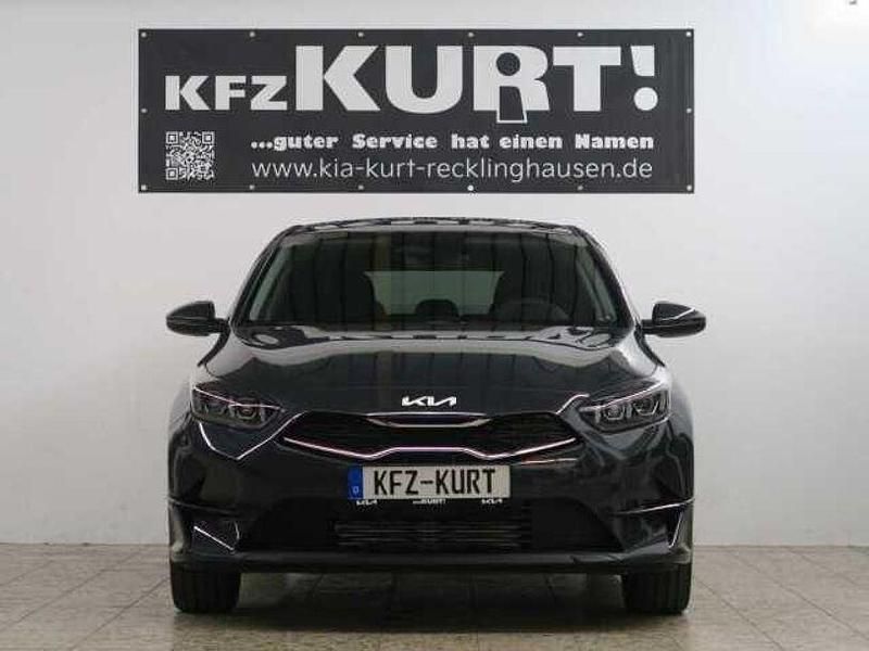 Neu Kia Ceed Style 140 PS (102 kW) 2025 Grau Kleinwagen