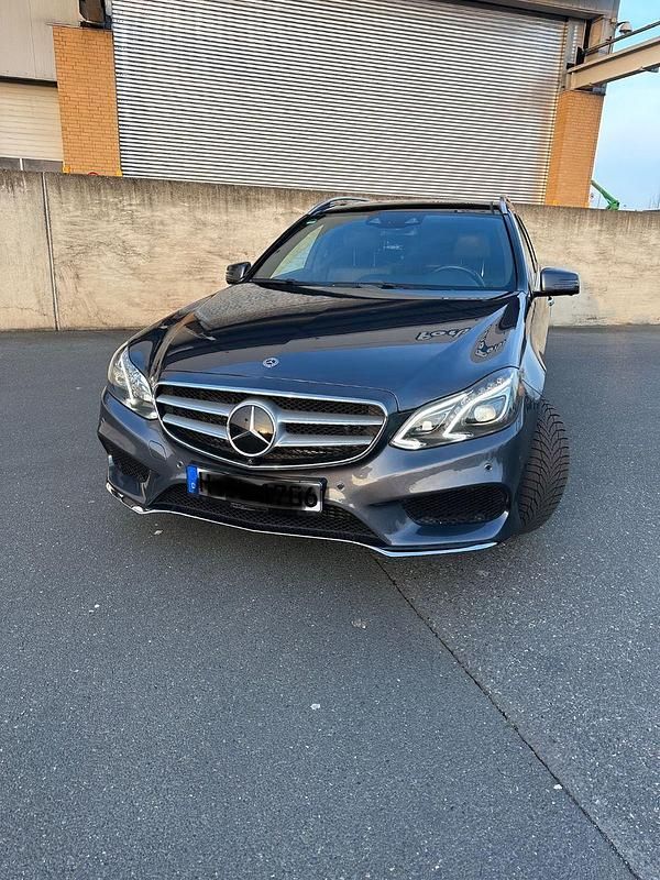 Grau Gebraucht 2016 Mercedes E350 Avantgarde Kombi | 23.500 € (Etwas zu teuer) - Bild 1/4