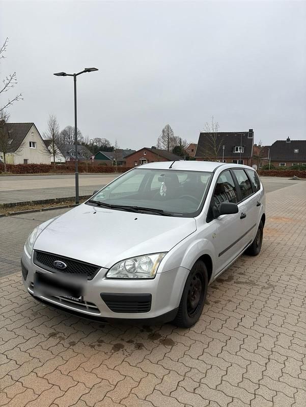 Gebraucht Ford Focus Trend 100 PS (73 kW) 2005 Silber Kombi