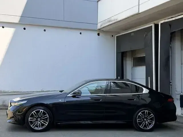 Gebraucht BMW 520 M Sport 197 PS (144 kW) 2024 Schwarz Limousine