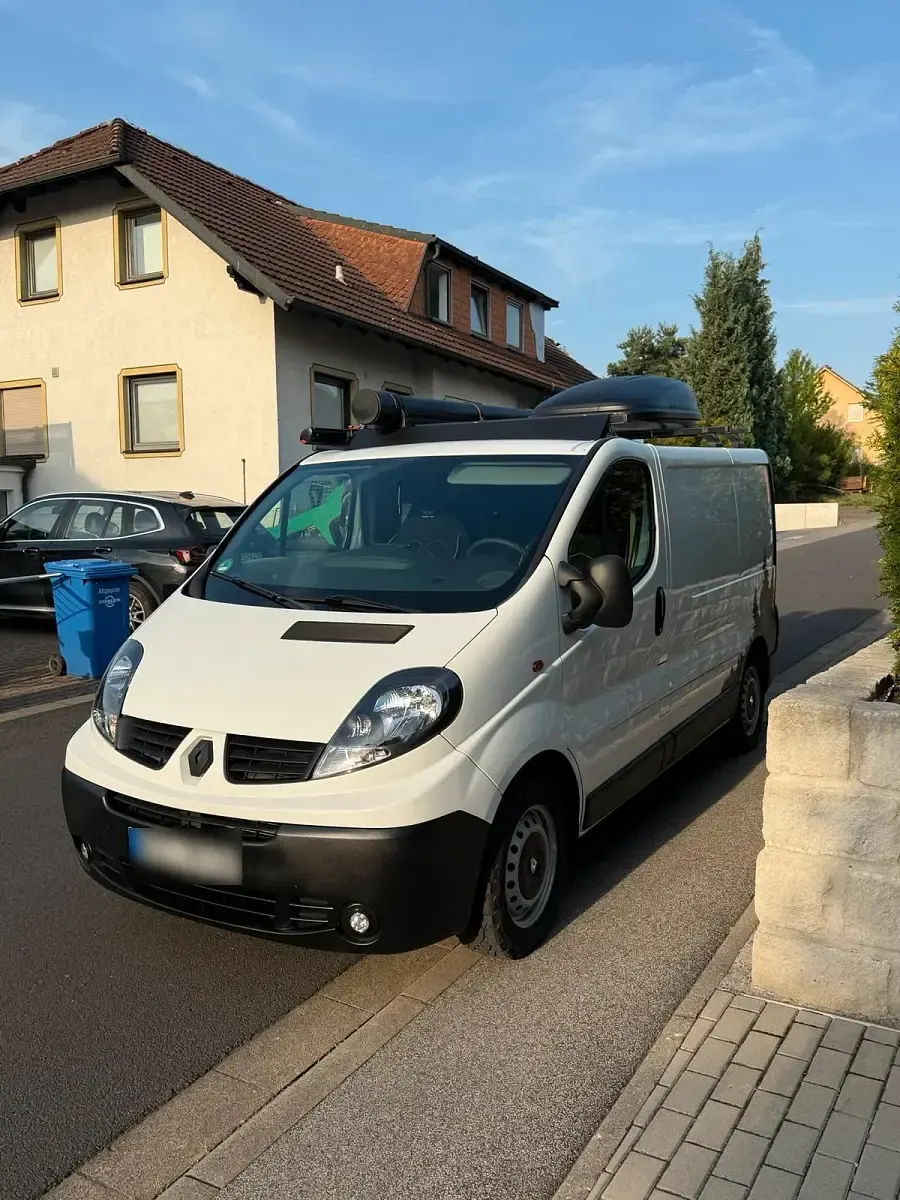 Gebraucht Renault Trafic 114 PS (83 kW) 2012 Weiß Van / Kleinbus