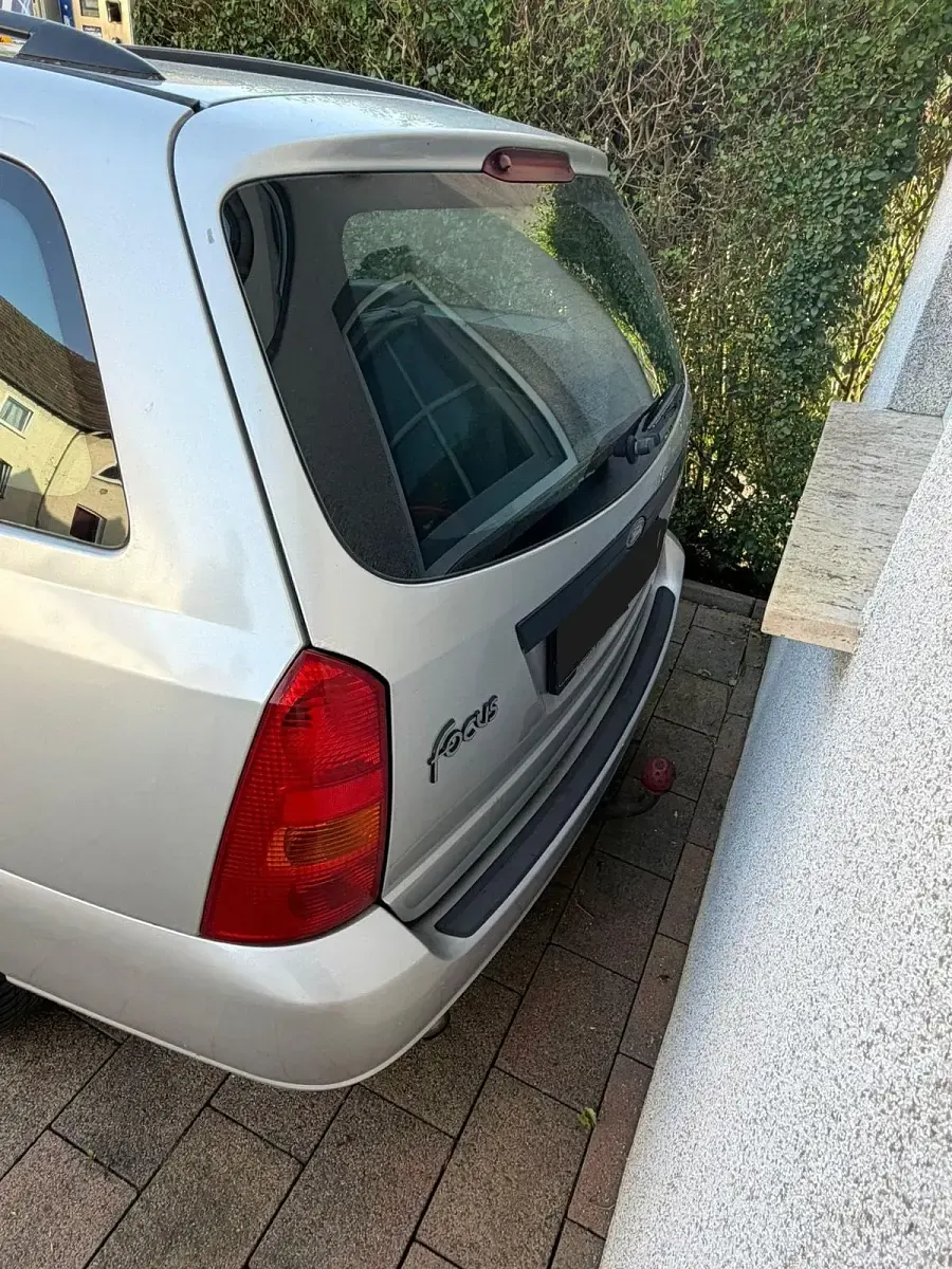 Gebraucht Ford Focus 90 PS (66 kW) 2000 Silber Kombi