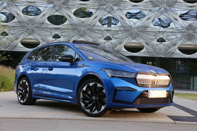 Blau Gebraucht 2021 Skoda Enyaq iV SportLine SUV | 40.900 € - Bild 1/4