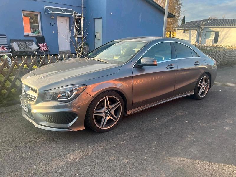 Grau Gebraucht 2013 Mercedes CLA200 AMG Limousine | 13.400 € (Superpreis) - Bild 1/4