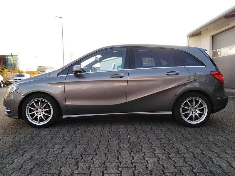 Gebraucht Mercedes B200 156 PS (114 kW) 2011 Mountaingrau  met. Van / Kleinbus