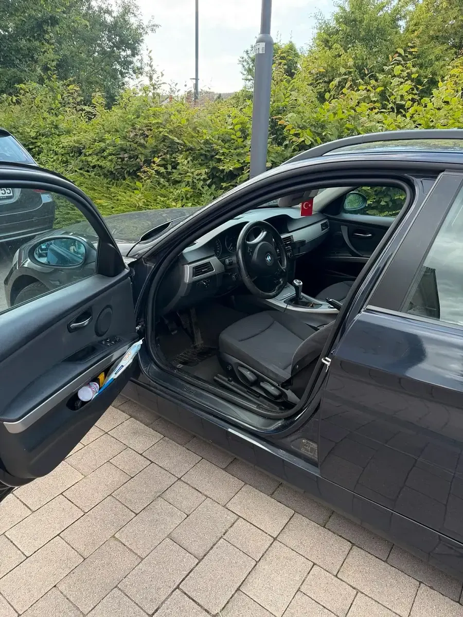 Gebraucht BMW 318 122 PS (89 kW) 2006 Blau Kombi