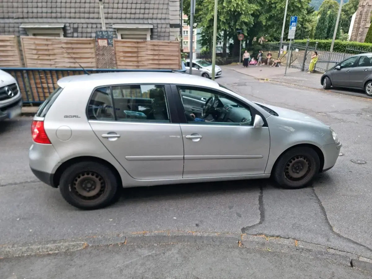Gebraucht VW Golf V 102 PS (75 kW) 2006 Silber Kleinwagen