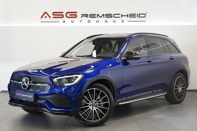 Blau Gebraucht 2019 Mercedes GLC300 AMG line SUV | 40.900 € (Etwas zu teuer) - Bild 1/3