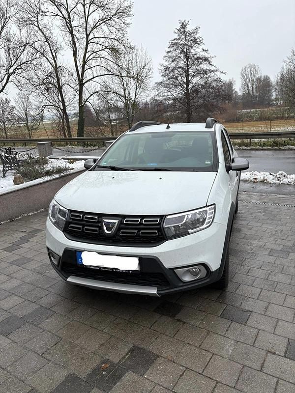 Weiß Gebraucht 2020 Dacia Sandero Prestige Kleinwagen | 11.350 € (Fairer Preis) - Bild 1/4