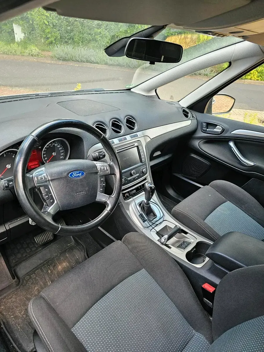 Gebraucht Ford S-MAX 140 PS (102 kW) 2011 Silber Van / Kleinbus