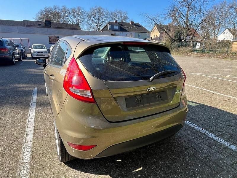 Gebraucht Ford Fiesta Trend 82 PS (60 kW) 2011 Braun Kleinwagen