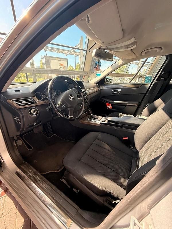 Second-hand Mercedes E250 204 CP (150 kW) 2009 Argintiu Berlinǎ