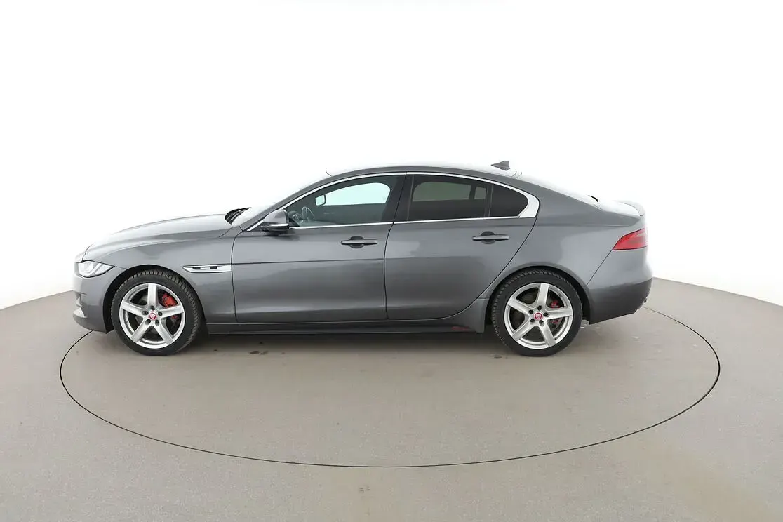 Gebraucht Jaguar XE R-Sport 180 PS (132 kW) 2015 Grau Limousine