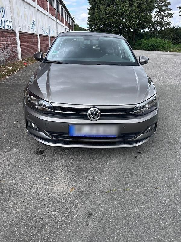 Grau Gebraucht 2018 VW Polo Comfortline Kleinwagen | 11.999 € (Fairer Preis) - Bild 1/4