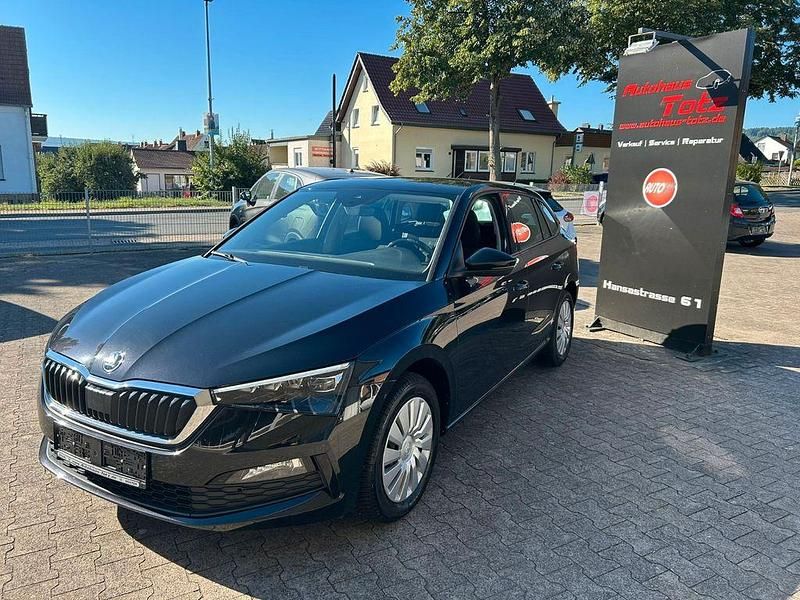 Schwarz Gebraucht 2022 Skoda Scala Ambition Kleinwagen | 18.599 € (Fairer Preis) - Bild 1/4