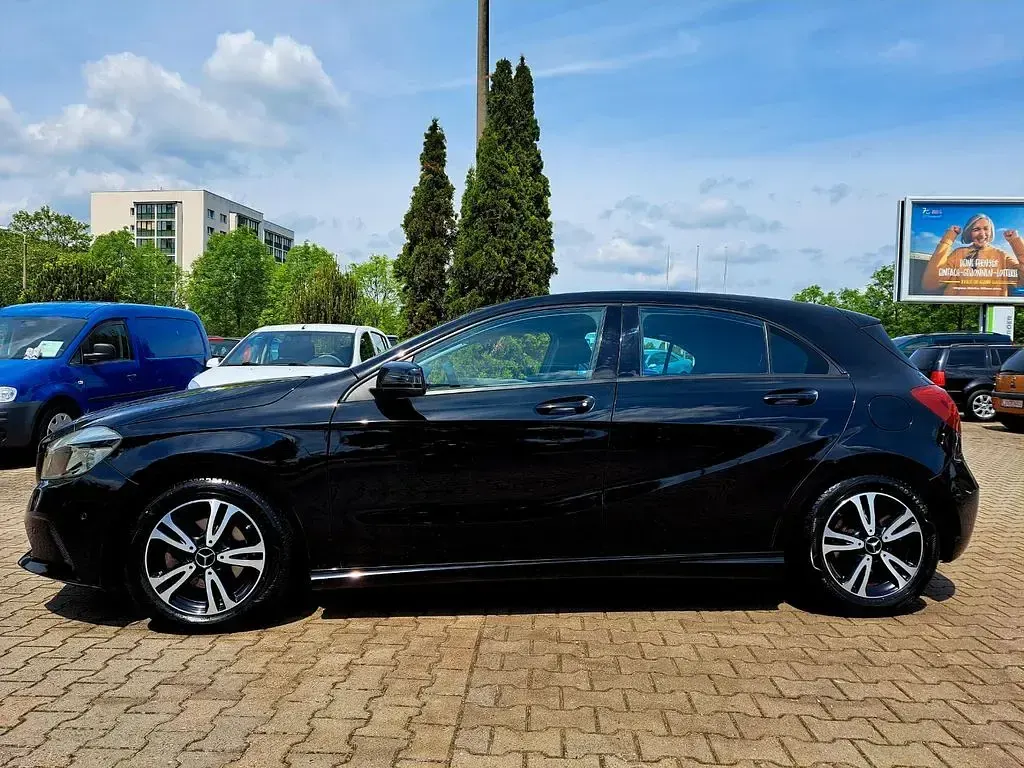 Używany Mercedes A160 102 KM (75 kW) 2016 Czarny Sedan/Limuzyna