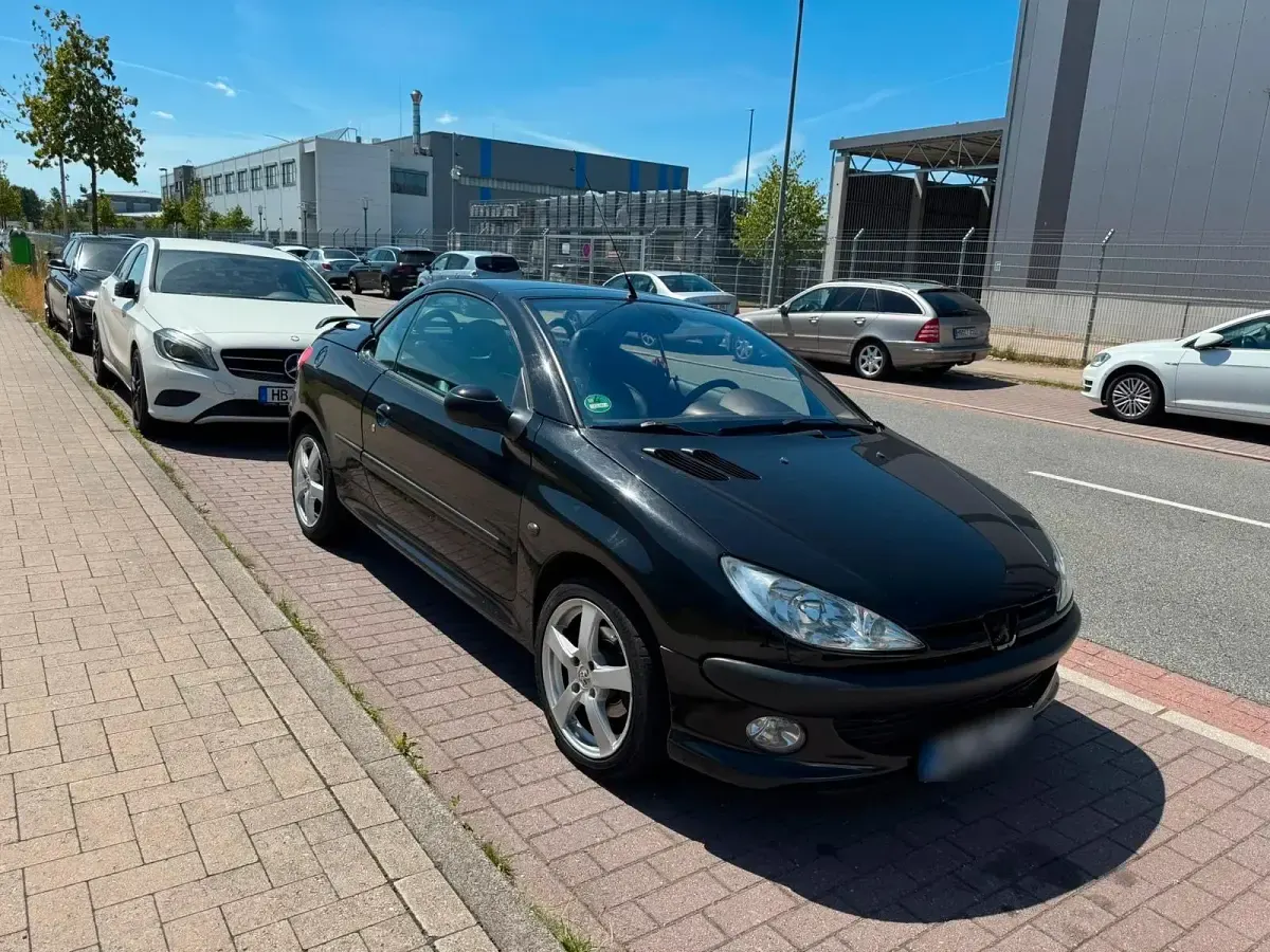 Gebraucht Peugeot 206 CC 110 PS (80 kW) 2002 Schwarz Cabrio