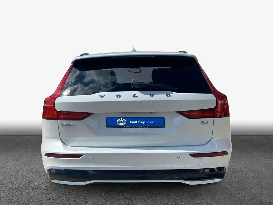 Gebraucht Volvo V60 Plus 197 PS (144 kW) 2025 Crystal weißperleffekt Kombi