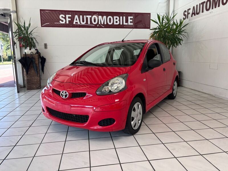 Rot Gebraucht 2009 Toyota Aygo Basis Kleinwagen | 3.900 € (Fairer Preis) - Bild 1/4