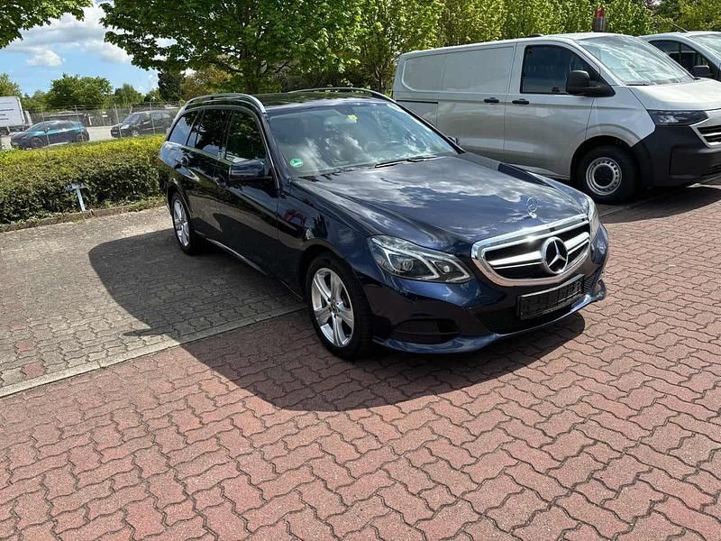 Blau Gebraucht 2013 Mercedes E220 Kombi | 7.400 € (Fairer Preis) - Bild 1/4