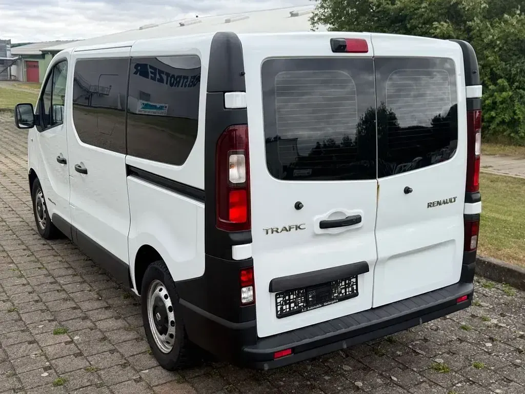 Gebraucht Renault Trafic Komfort 120 PS (88 kW) 2016 Weiß Van / Kleinbus