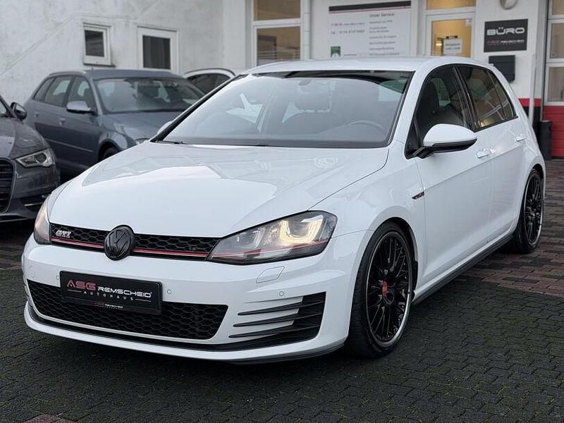 Weiß Gebraucht 2015 VW Golf Business Limousine | 13.800 € (Fairer Preis) - Bild 1/4