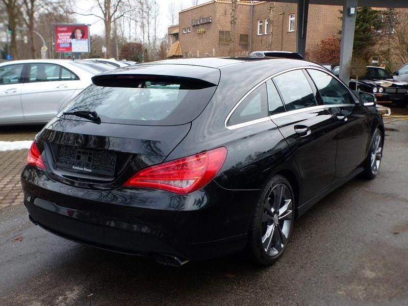 Gebraucht Mercedes CLA220 Shooting Brake 177 PS (130 kW) 2015 Schwarz Kombi