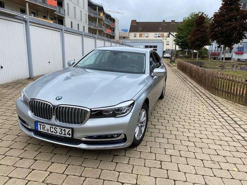 Silber Gebraucht 2017 BMW 730 Limousine | 29.800 € (Superpreis) - Bild 1/4