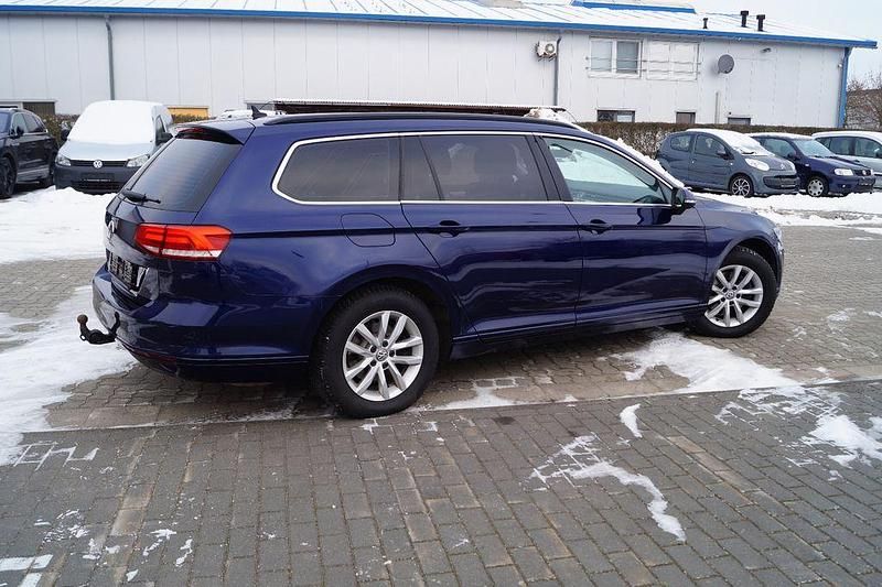 Gebraucht VW Passat Comfortline 150 PS (110 kW) 2019 Blau Limousine
