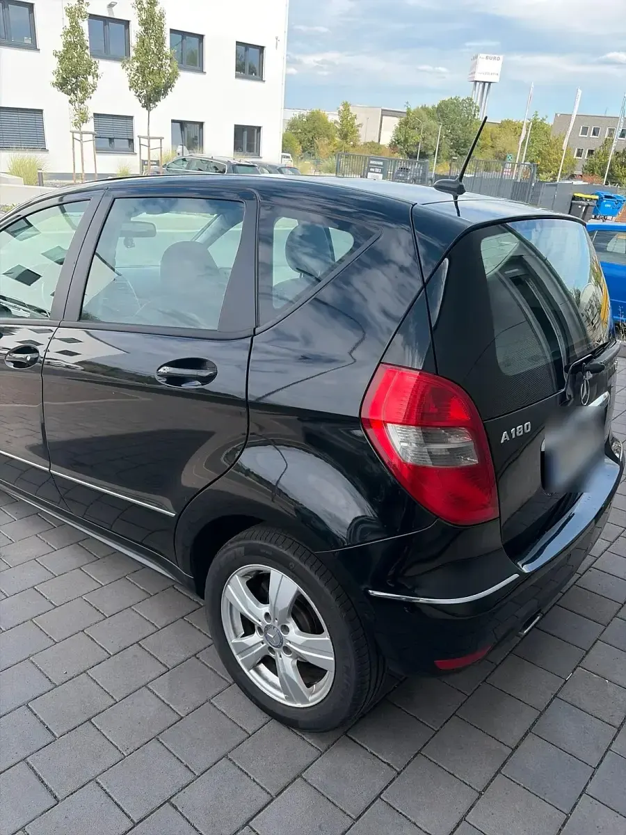 Gebraucht Mercedes A180 Avantgarde 109 PS (80 kW) 2012 Schwarz Kleinwagen